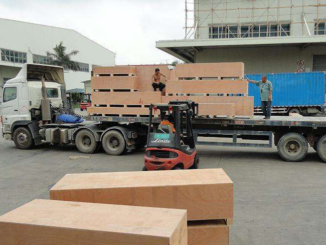 參展貨物運輸?shù)桨拈T/香港參展運輸注意事項；深圳到香港物流-香港物流專線-中港貨運物流運輸專線-佛山到香港物流專線-一般貿易進出口報關代理-倉儲配送-深圳市東勝物流有限公司