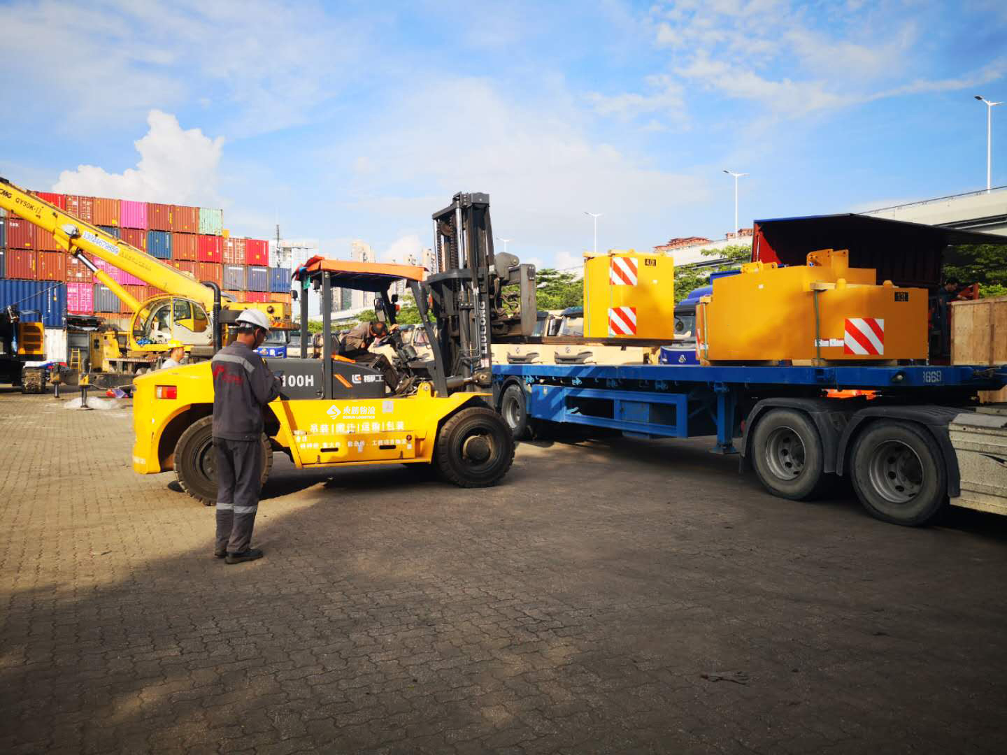 廣州發(fā)貨到香港運輸價格，廣州到香港貨運專線公司，深圳中港平板車運輸案例圖